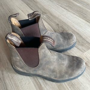 BLUNDSTONES rustic brown premium leather boots!